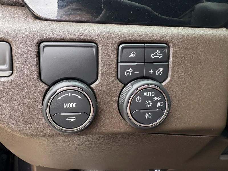 Chevrolet Silverado 1500 Vehicle Full-screen Gallery Image 28