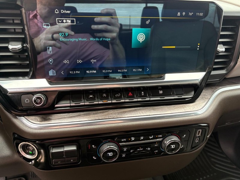 Chevrolet Silverado 1500 Vehicle Full-screen Gallery Image 30