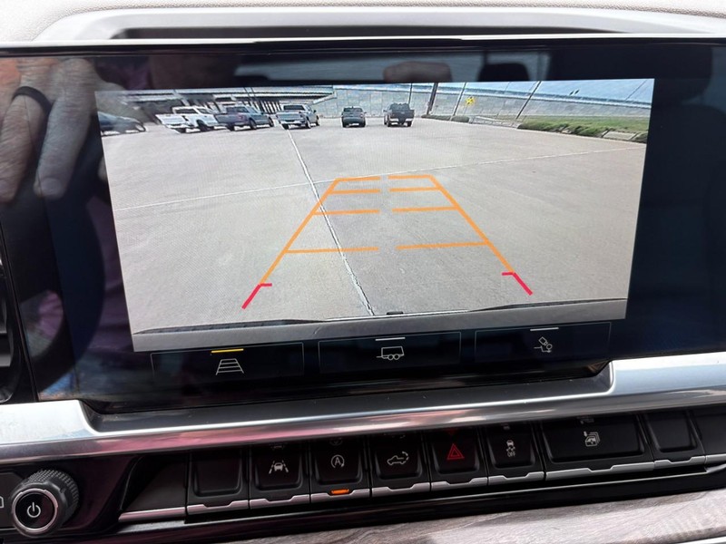 Chevrolet Silverado 1500 Vehicle Full-screen Gallery Image 31