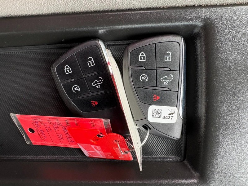 Chevrolet Silverado 1500 Vehicle Full-screen Gallery Image 33