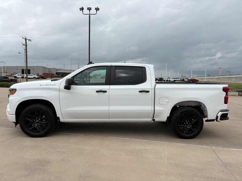 Chevrolet Silverado 1500 Vehicle Full-screen Gallery Image 2