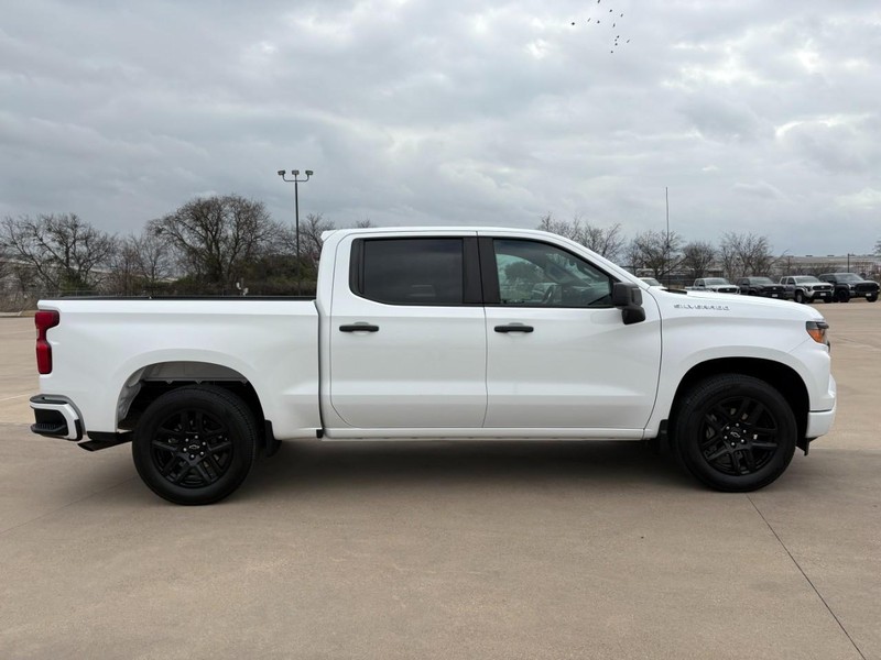 Chevrolet Silverado 1500 Vehicle Full-screen Gallery Image 6