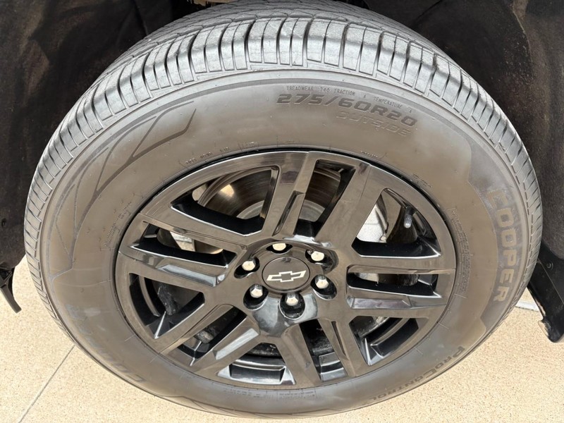 Chevrolet Silverado 1500 Vehicle Full-screen Gallery Image 9