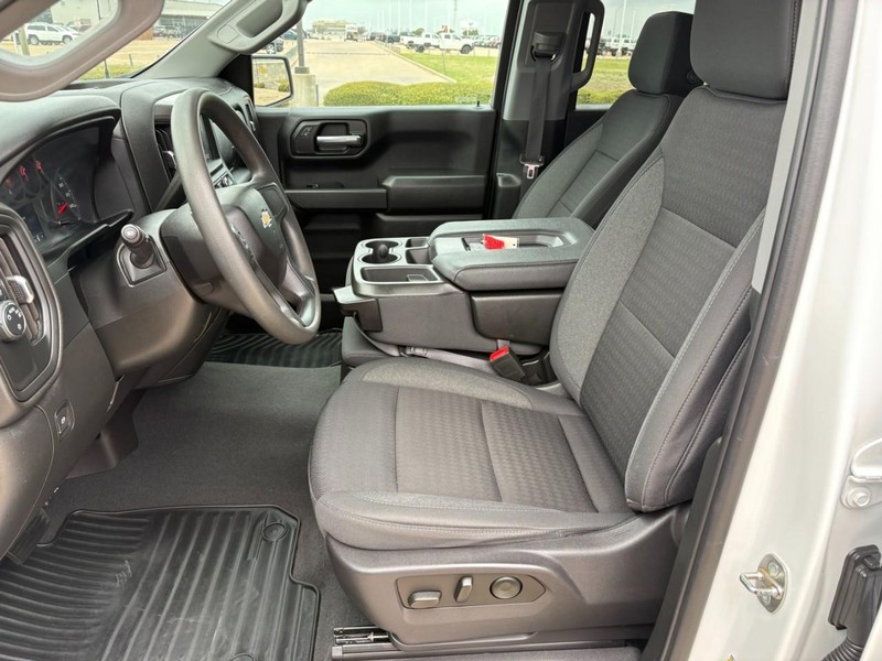 Chevrolet Silverado 1500 Vehicle Full-screen Gallery Image 11