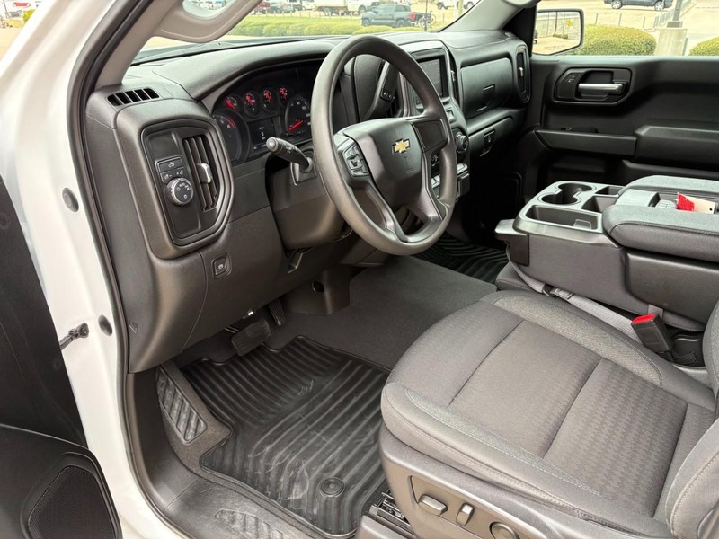 Chevrolet Silverado 1500 Vehicle Full-screen Gallery Image 12