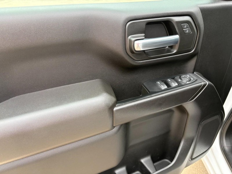 Chevrolet Silverado 1500 Vehicle Full-screen Gallery Image 13