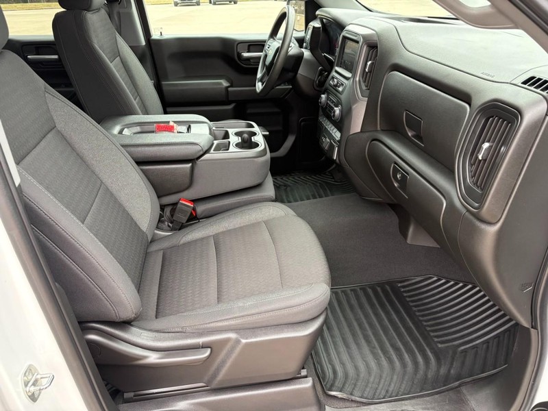 Chevrolet Silverado 1500 Vehicle Full-screen Gallery Image 19