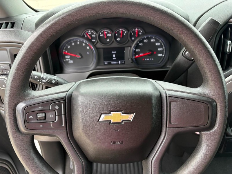 Chevrolet Silverado 1500 Vehicle Full-screen Gallery Image 21