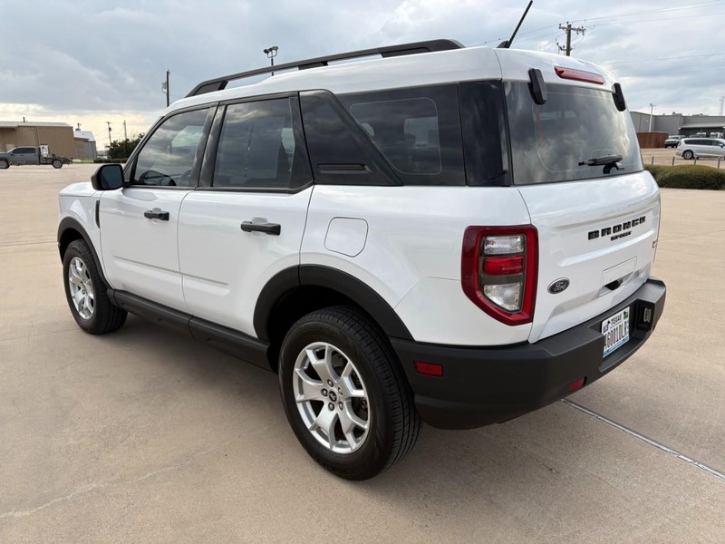 Ford Bronco Sport Vehicle Full-screen Gallery Image 04