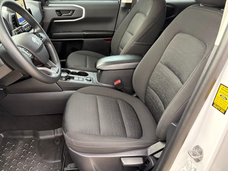 Ford Bronco Sport Vehicle Full-screen Gallery Image 12