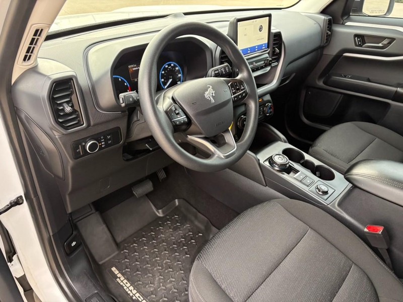 Ford Bronco Sport Vehicle Full-screen Gallery Image 14