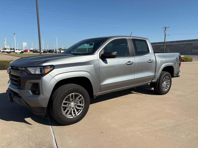 Chevrolet Colorado Vehicle Full-screen Gallery Image 2