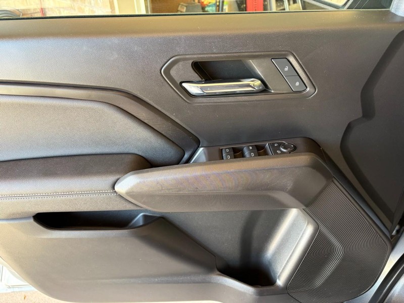 Chevrolet Colorado Vehicle Full-screen Gallery Image 12