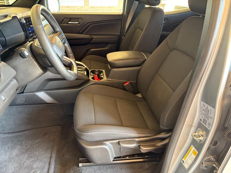 Chevrolet Colorado Vehicle Full-screen Gallery Image 13