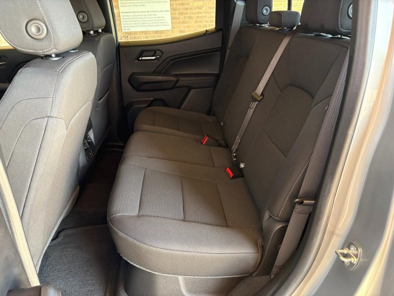 Chevrolet Colorado Vehicle Full-screen Gallery Image 15