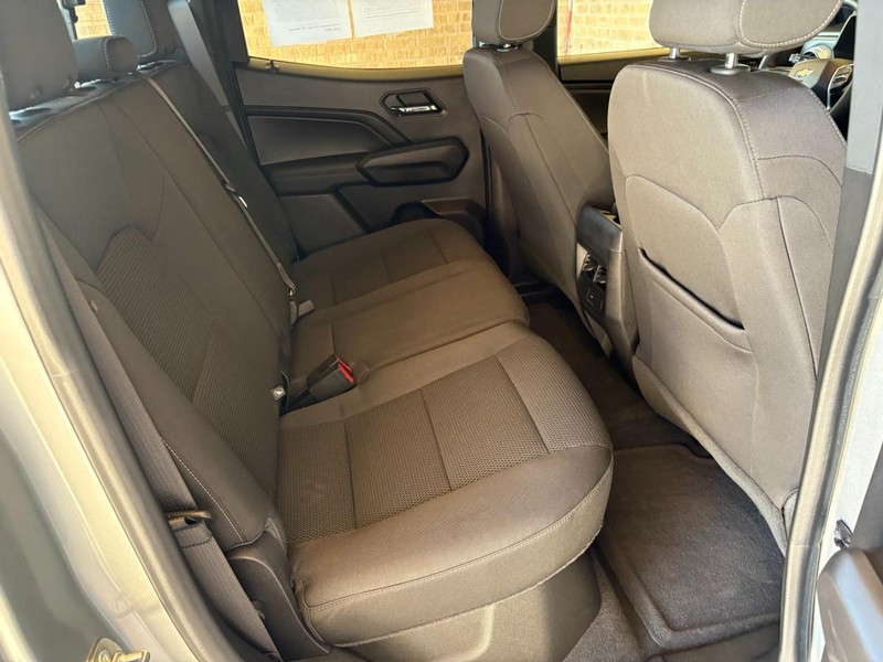 Chevrolet Colorado Vehicle Full-screen Gallery Image 18