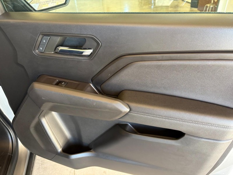 Chevrolet Colorado Vehicle Full-screen Gallery Image 19