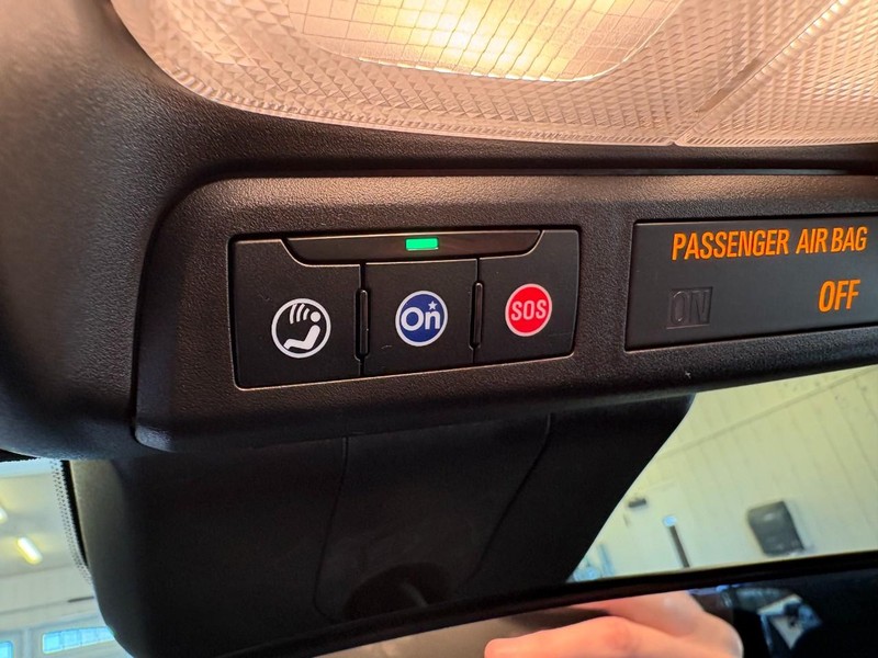 Chevrolet Colorado Vehicle Full-screen Gallery Image 29