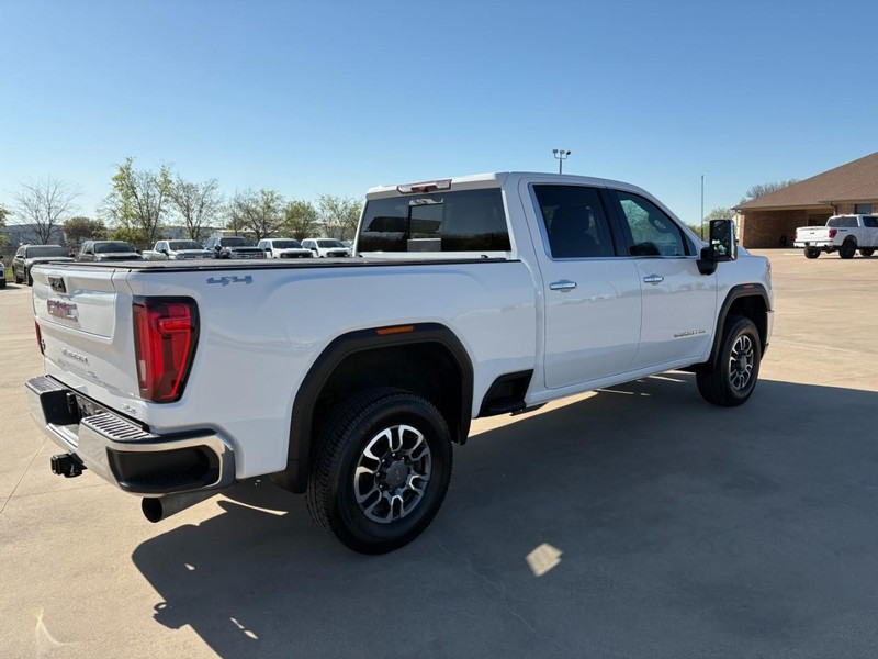 GMC Sierra 2500HD Vehicle Full-screen Gallery Image 6