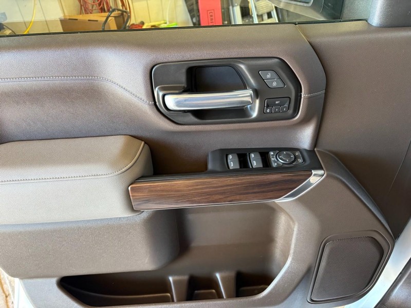 GMC Sierra 2500HD Vehicle Full-screen Gallery Image 13