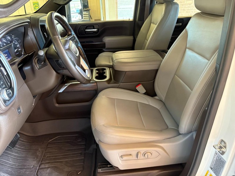 GMC Sierra 2500HD Vehicle Full-screen Gallery Image 15