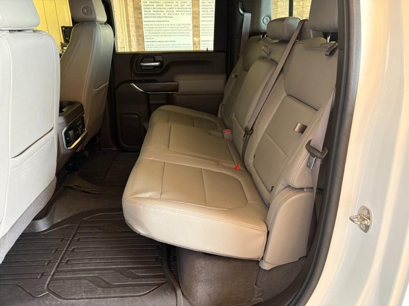 GMC Sierra 2500HD Vehicle Full-screen Gallery Image 17