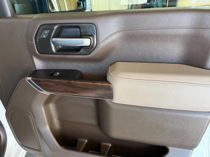 GMC Sierra 2500HD Vehicle Full-screen Gallery Image 23