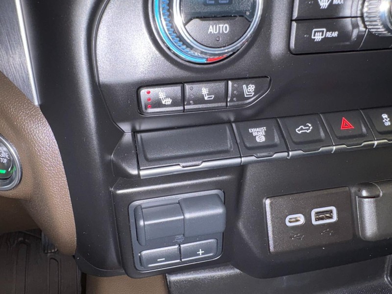 GMC Sierra 2500HD Vehicle Full-screen Gallery Image 29