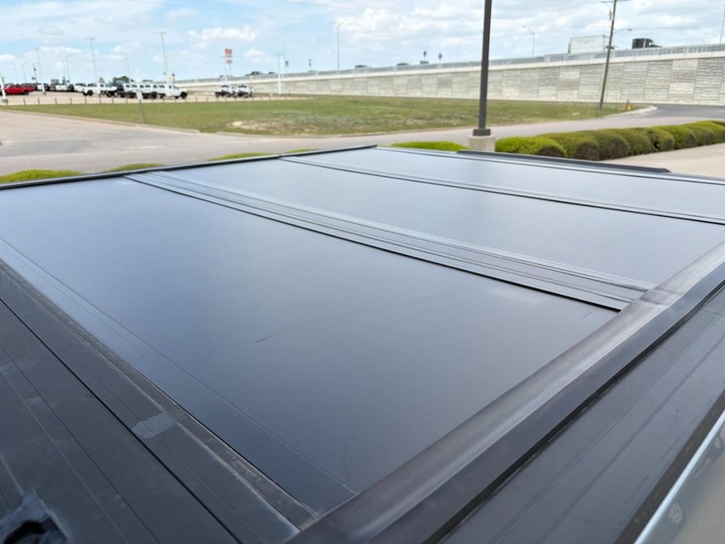 Chevrolet Silverado 1500 Vehicle Full-screen Gallery Image 12