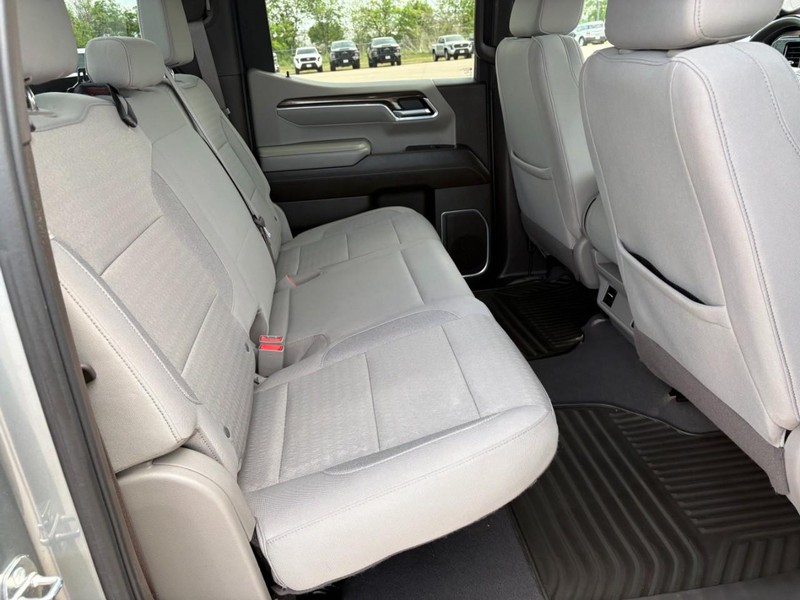 Chevrolet Silverado 1500 Vehicle Full-screen Gallery Image 19