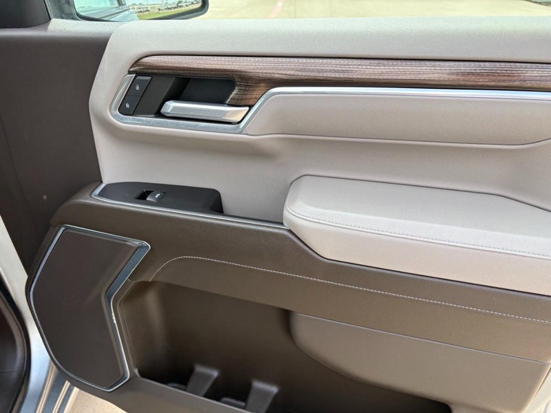 Chevrolet Silverado 1500 Vehicle Full-screen Gallery Image 20