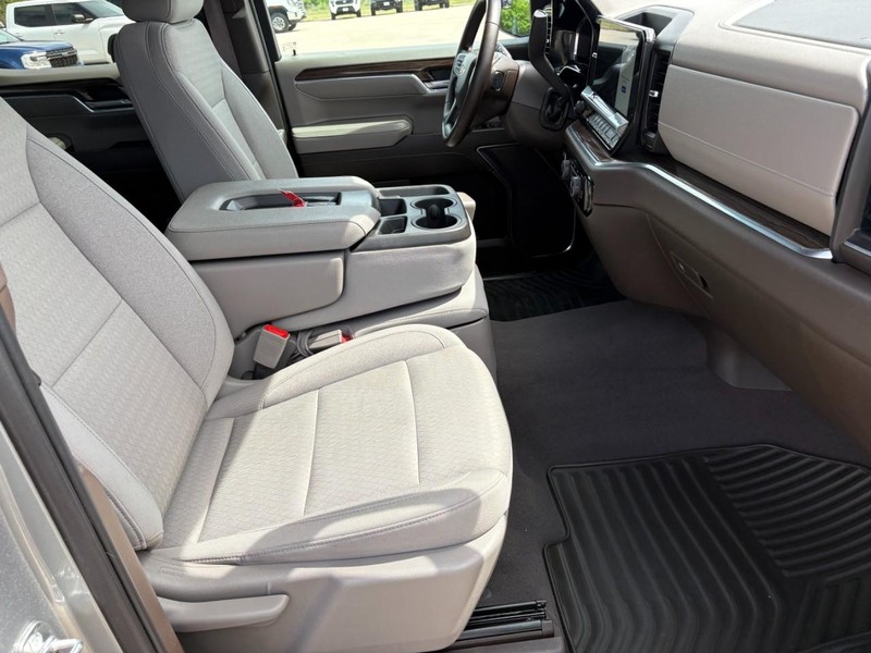 Chevrolet Silverado 1500 Vehicle Full-screen Gallery Image 21