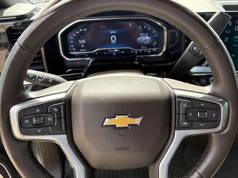 Chevrolet Silverado 1500 Vehicle Full-screen Gallery Image 22