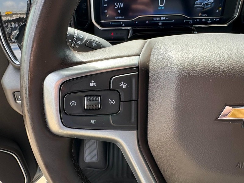 Chevrolet Silverado 1500 Vehicle Full-screen Gallery Image 23