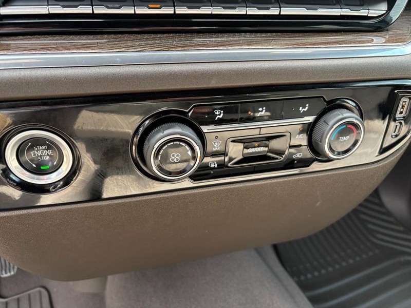 Chevrolet Silverado 1500 Vehicle Full-screen Gallery Image 25