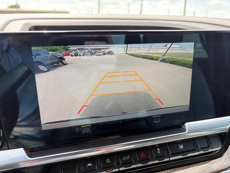 Chevrolet Silverado 1500 Vehicle Full-screen Gallery Image 27