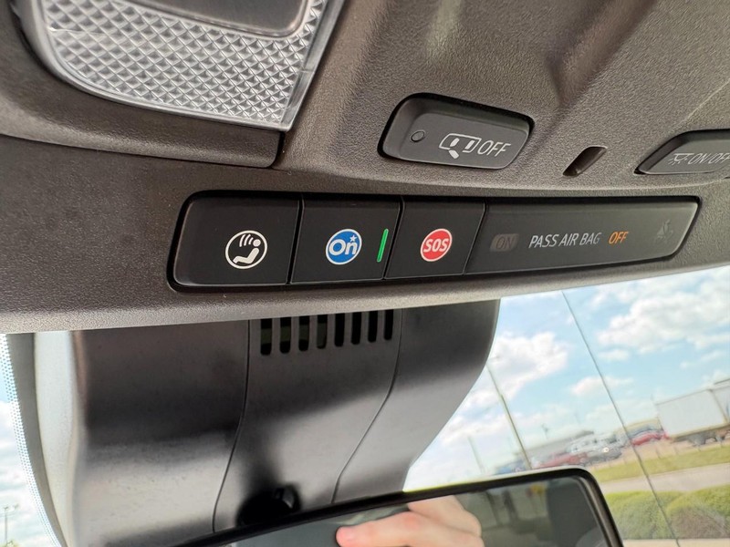 Chevrolet Silverado 1500 Vehicle Full-screen Gallery Image 28