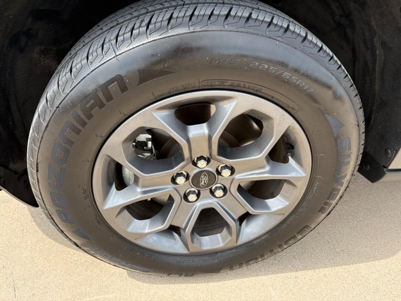 Ford Maverick Vehicle Full-screen Gallery Image 10