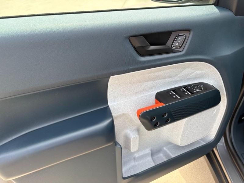 Ford Maverick Vehicle Full-screen Gallery Image 14