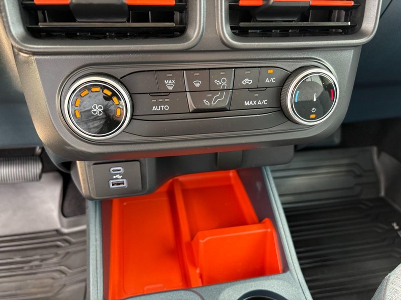 Ford Maverick Vehicle Full-screen Gallery Image 25