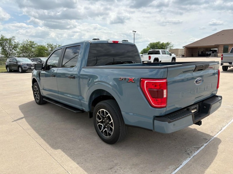 Ford F-150 Vehicle Full-screen Gallery Image 4