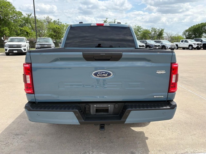Ford F-150 Vehicle Full-screen Gallery Image 5