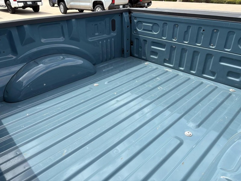 Ford F-150 Vehicle Full-screen Gallery Image 11