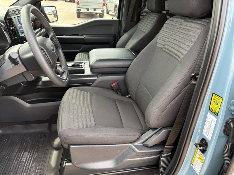 Ford F-150 Vehicle Full-screen Gallery Image 13