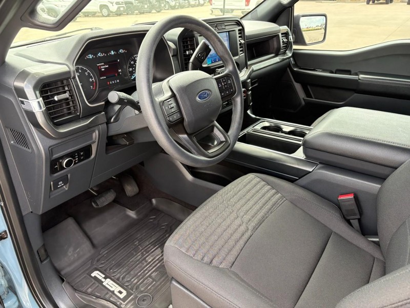 Ford F-150 Vehicle Full-screen Gallery Image 14