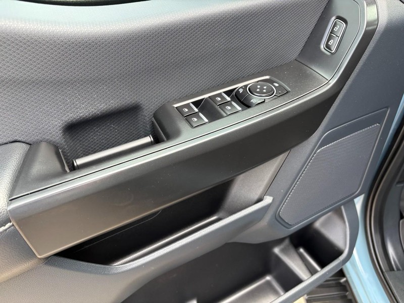 Ford F-150 Vehicle Full-screen Gallery Image 15