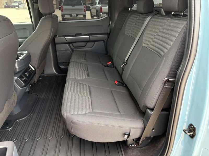 Ford F-150 Vehicle Full-screen Gallery Image 16