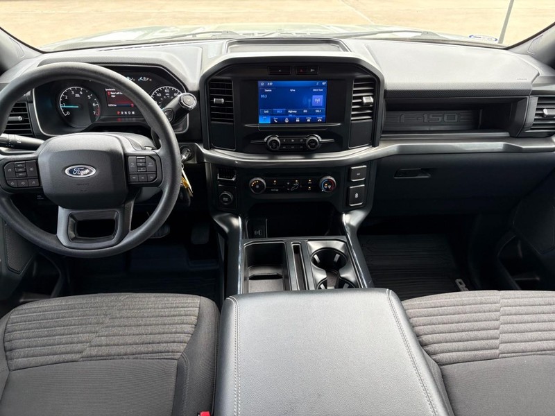 Ford F-150 Vehicle Full-screen Gallery Image 17