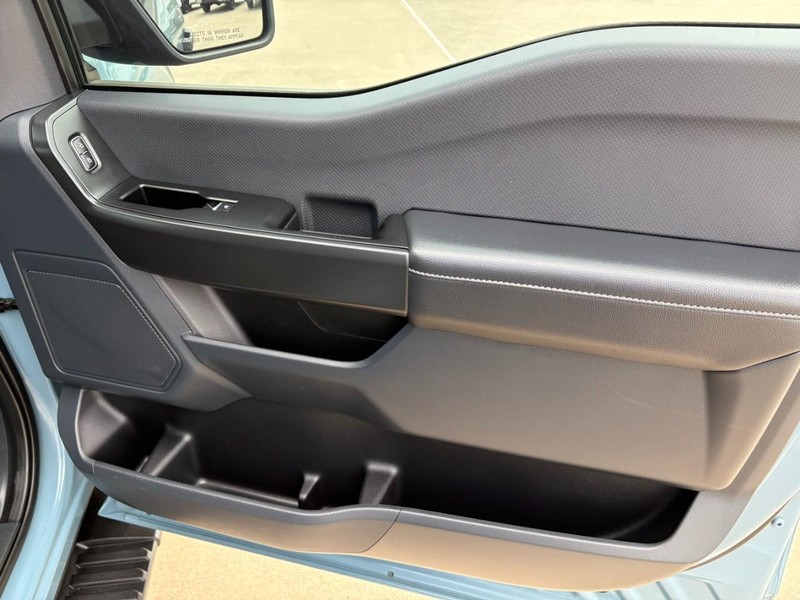 Ford F-150 Vehicle Full-screen Gallery Image 19