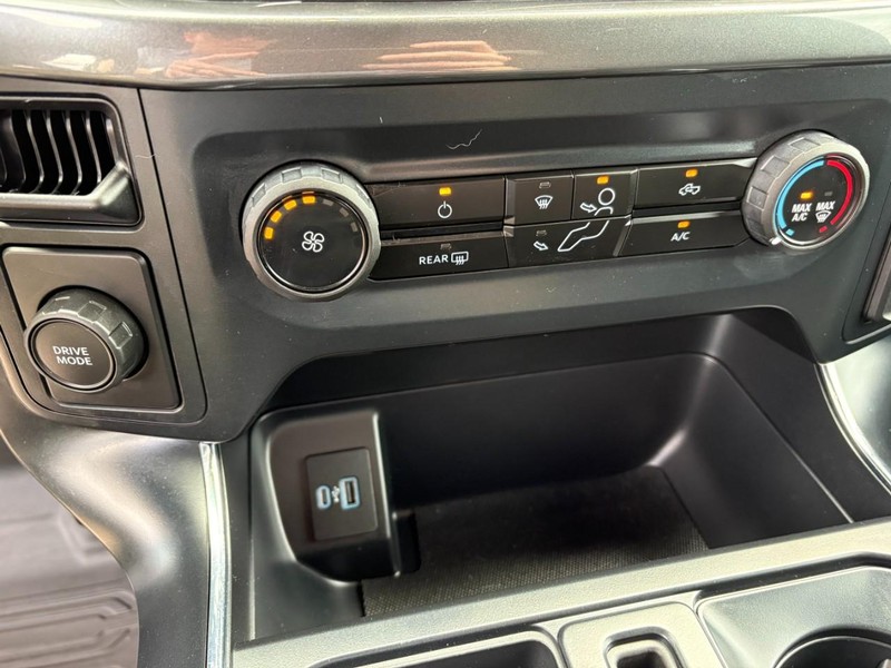 Ford F-150 Vehicle Full-screen Gallery Image 24